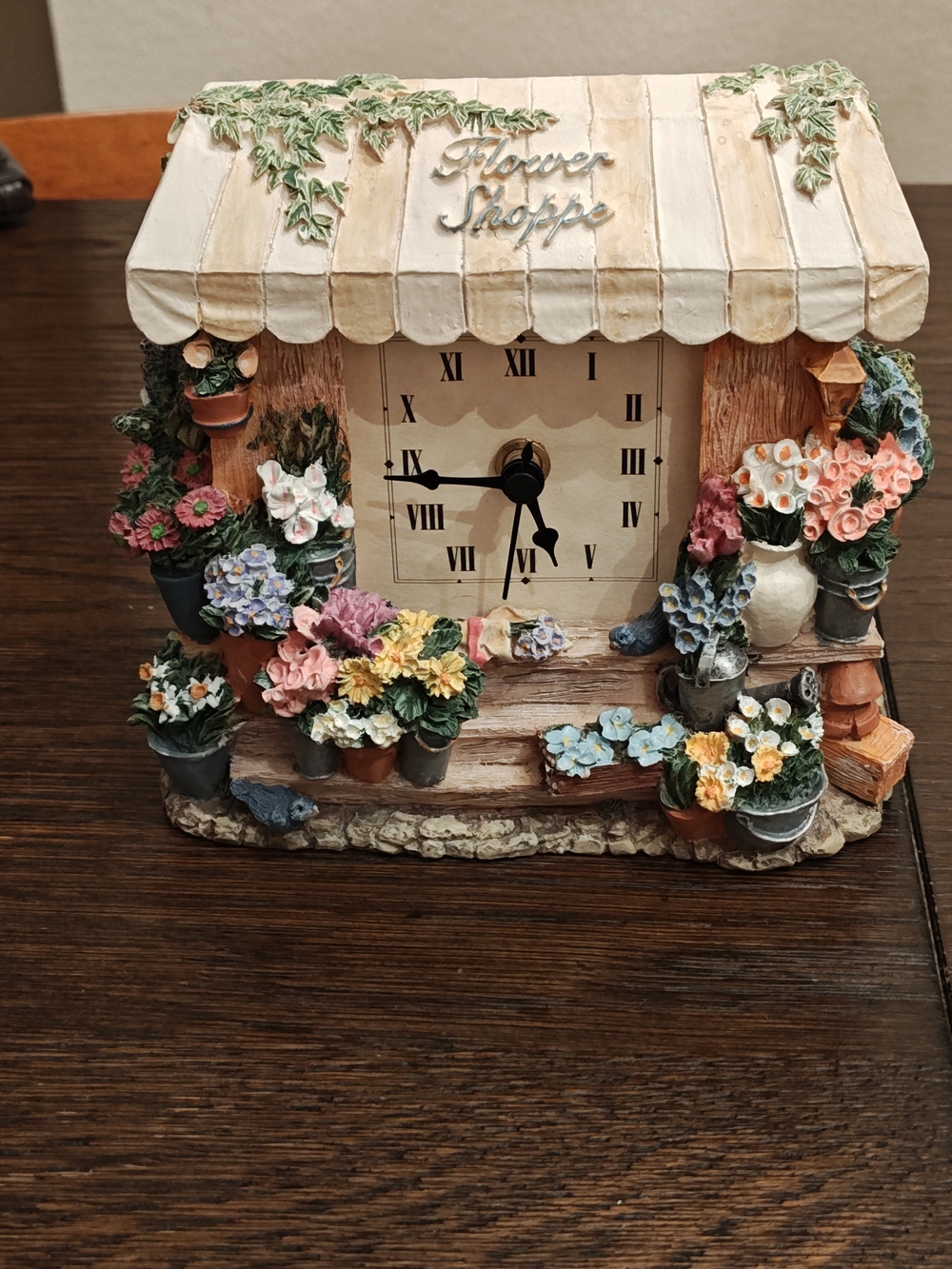 Figi Graphics "Flower Shoppe" table clock from 1996.L